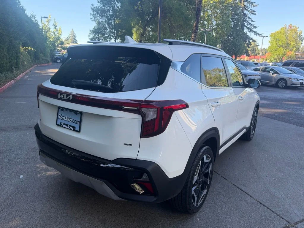 Used 2024 Snow White Pearl Kia SX image 4