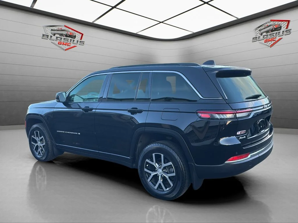 Used 2025 Black Jeep Limited image 3
