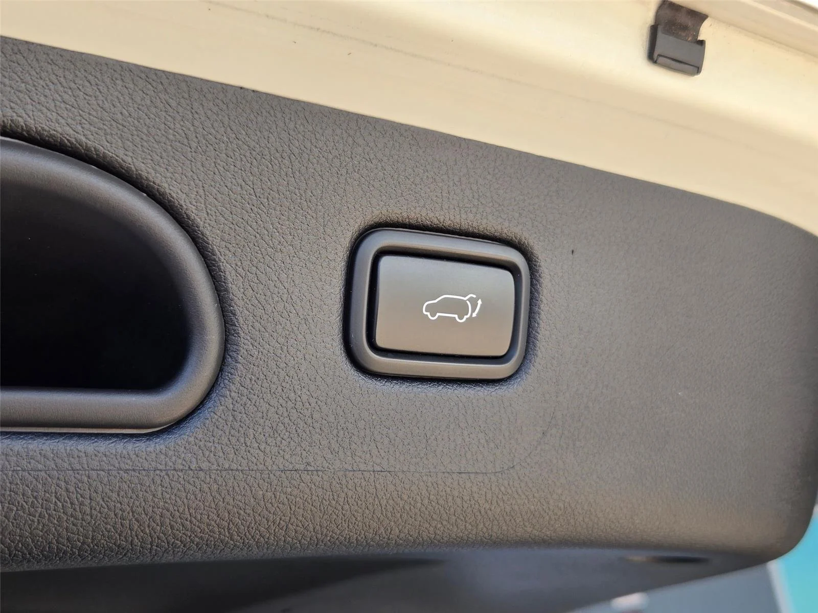 Used 2020 Snow White Pearl Kia EX image 32