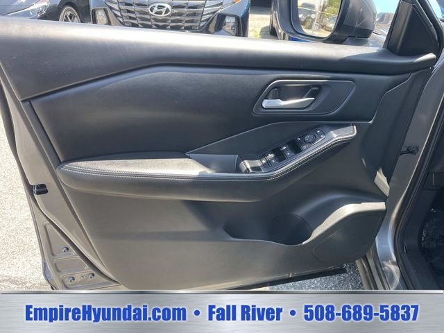 2024 Nissan Rogue SV - Photo 17