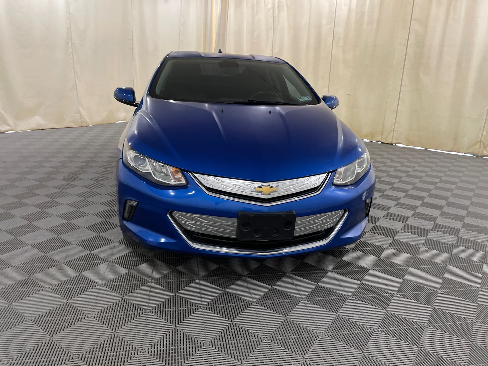 Used 2018 Kinetic Blue Metallic Chevrolet LT image 2