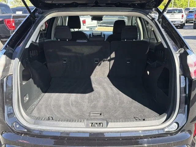 Used 2022 Black Ford SE image 11