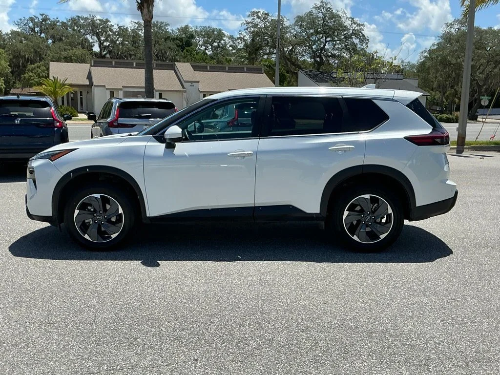 Used 2024 White Nissan SV image 3