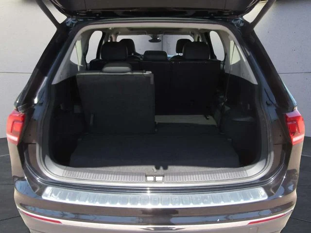 Used 2020 Deep Black Pearl Volkswagen  image 12