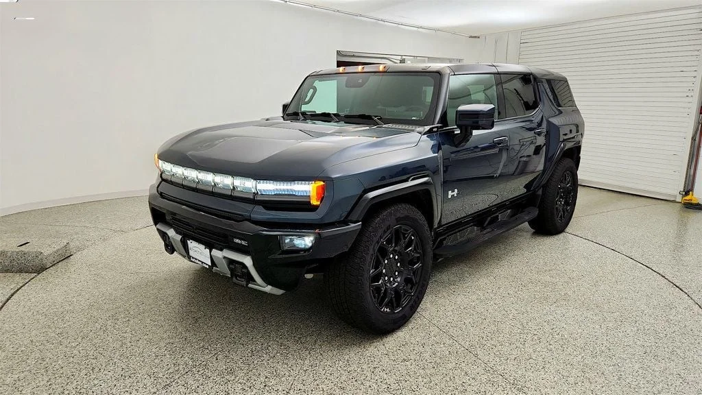 2025 GMC Hummer EV 2X SUV's photo