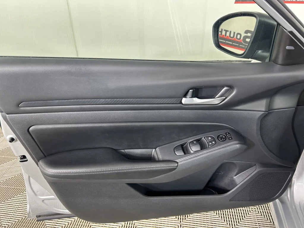 Used 2024 Silver Nissan 2.5 SV image 11