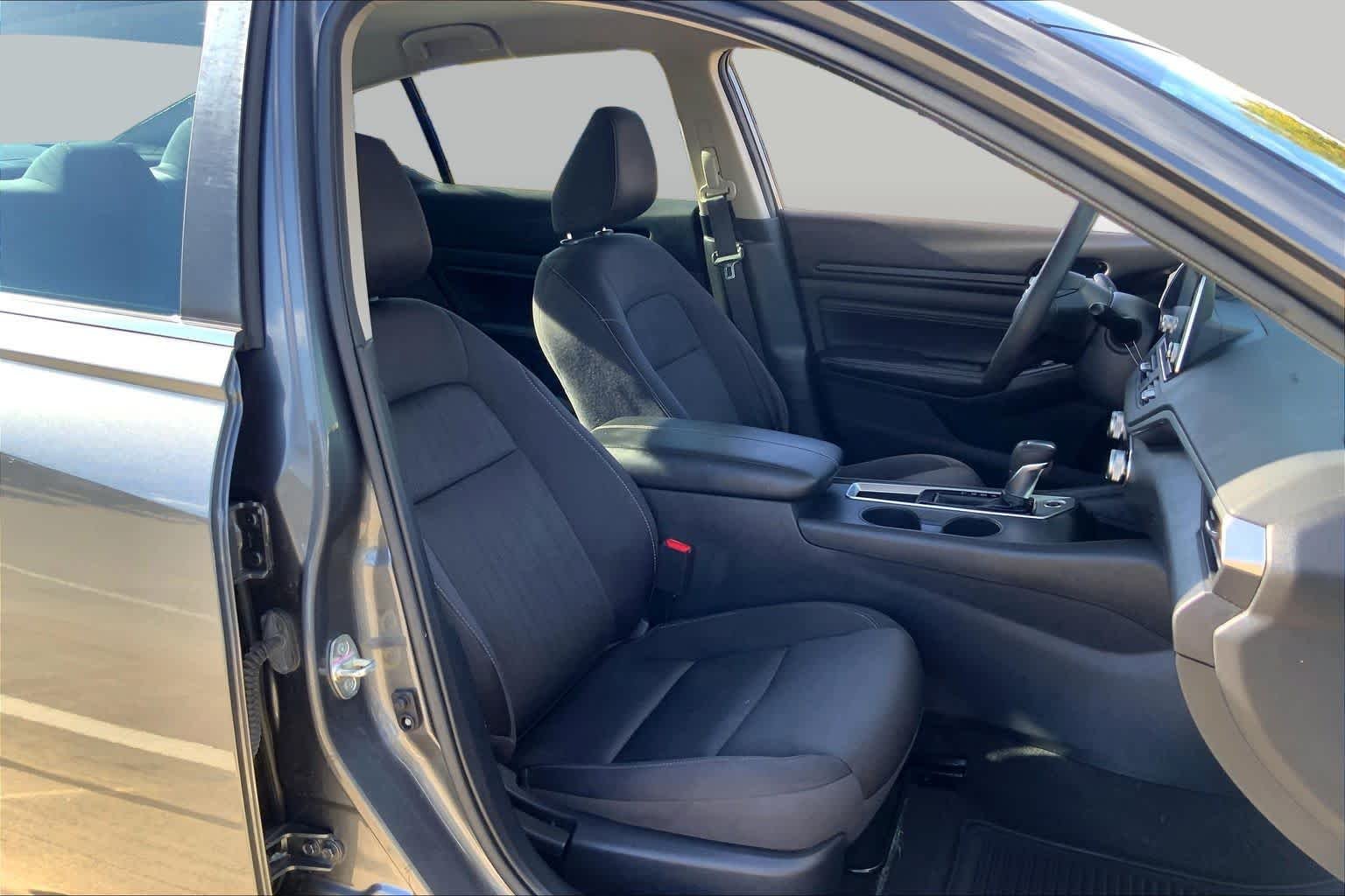 Used 2020 Gun Metallic Nissan 2.5 S image 8