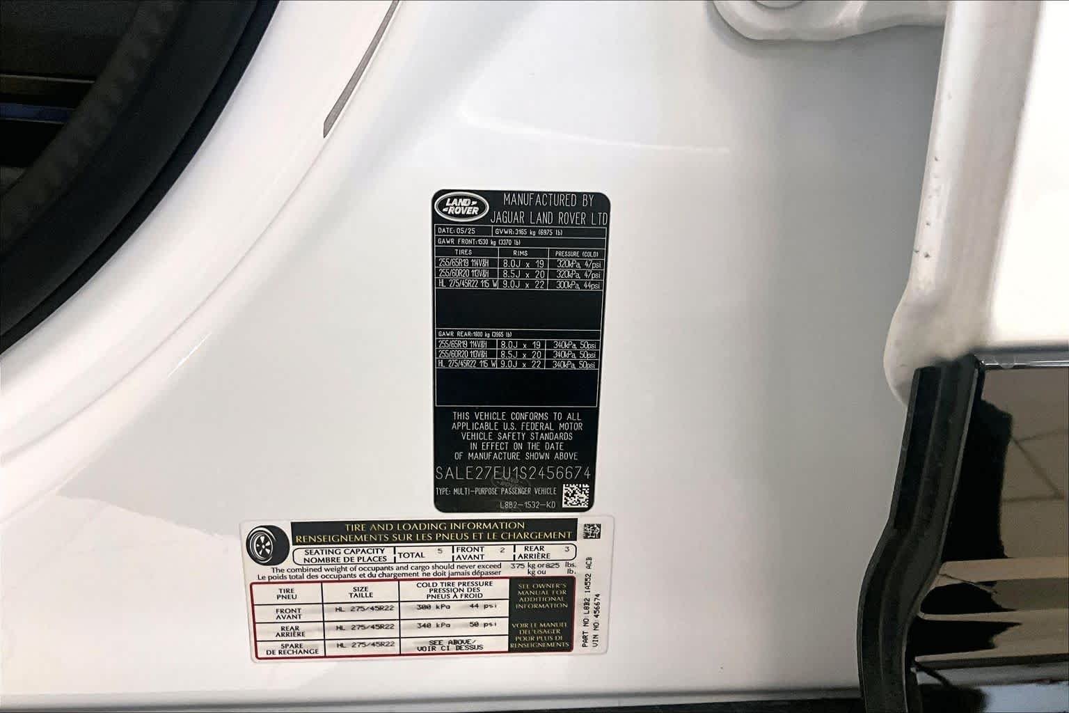 Used 2025 Fuji White Land Rover X-Dynamic SE image 30