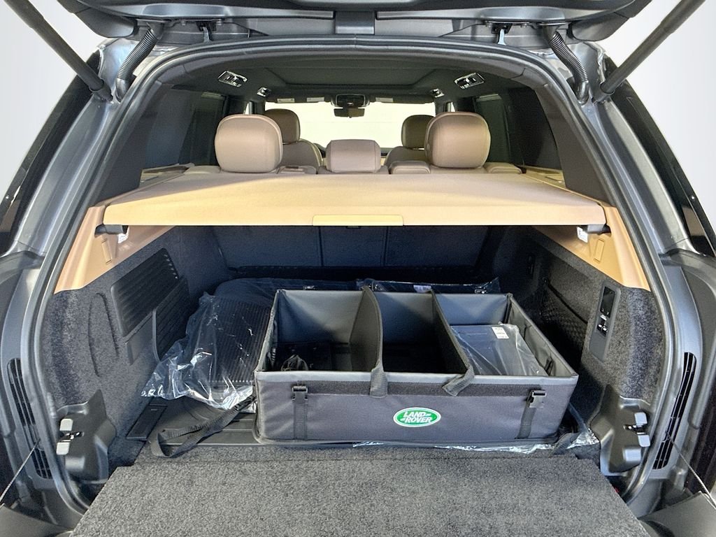 New 2026 Eiger Grey Land Rover SE image 28