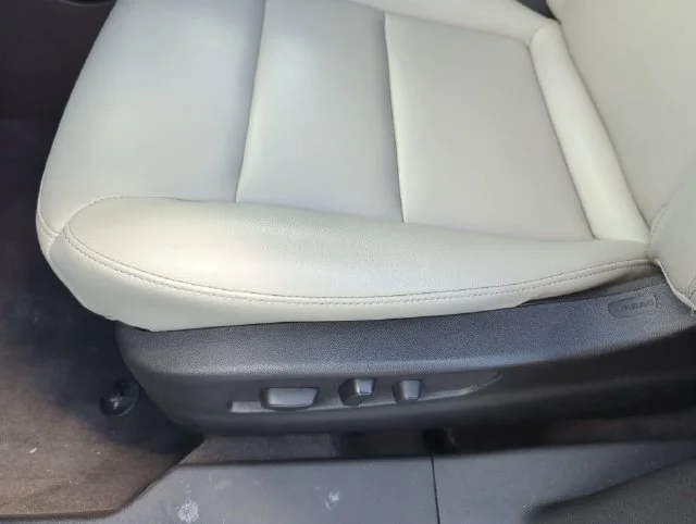Used 2019 Blue Cadillac Luxury image 34
