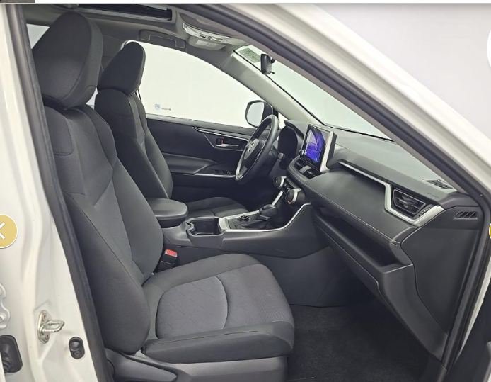 Used 2023 Ice Cap Toyota Hybrid XLE image 3