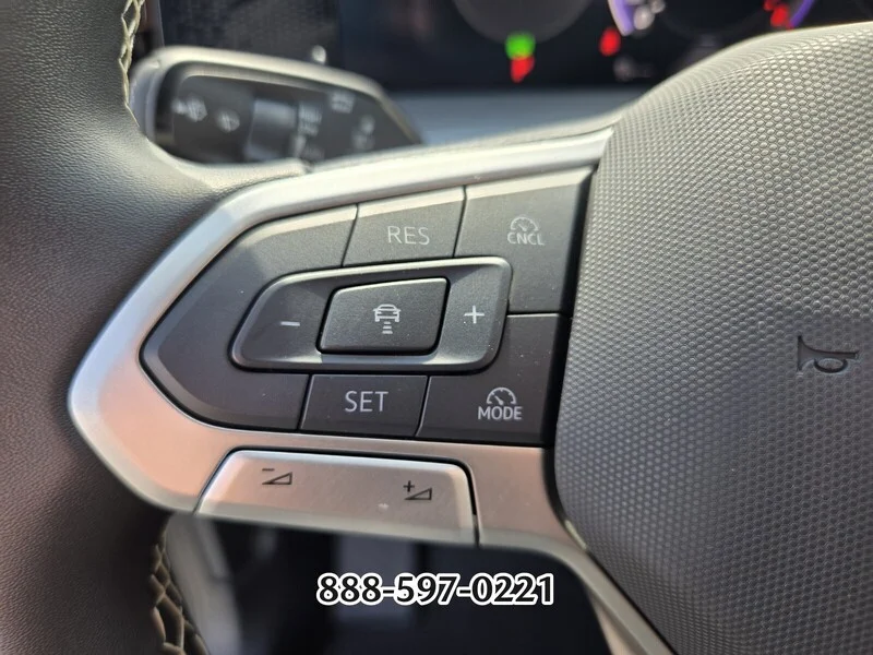 Used 2025 Pyrite Silver Metallic Volkswagen 2.0T SE image 27