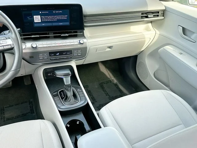 Used 2025 Green Hyundai SEL image 21