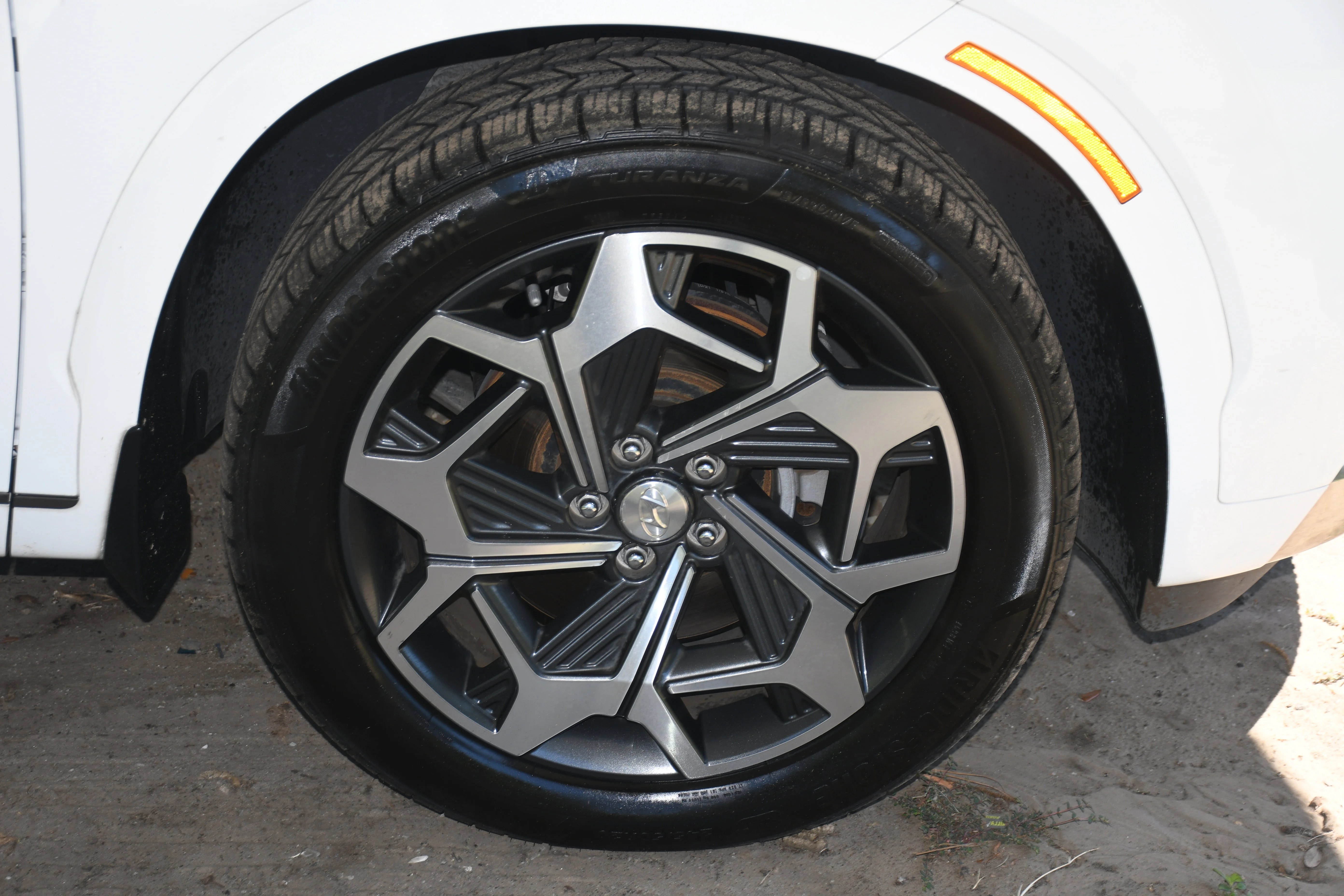 Used 2022 White Hyundai Calligraphy image 23