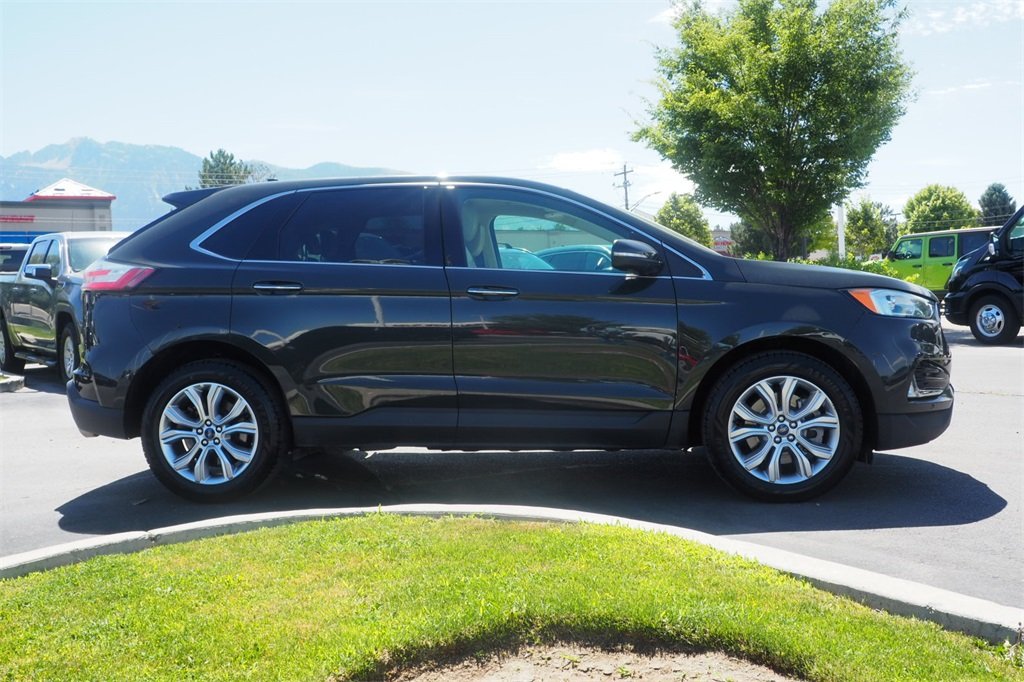 2022 Ford Edge Titanium photo 4