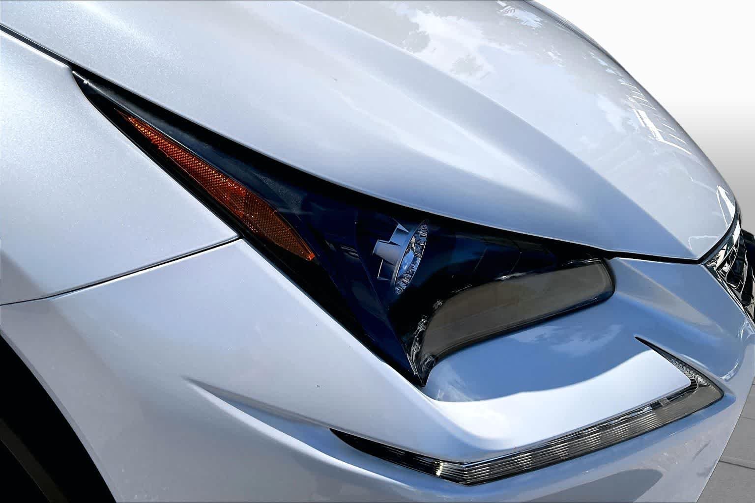 Used 2020 Eminent White Pearl Lexus  image 28