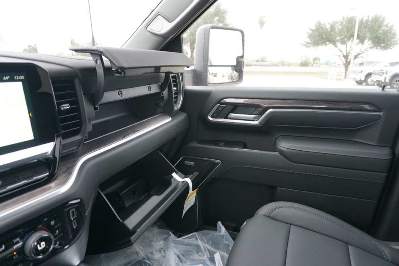 2026 Chevrolet Silverado 2500 HD LTZ - Photo 38