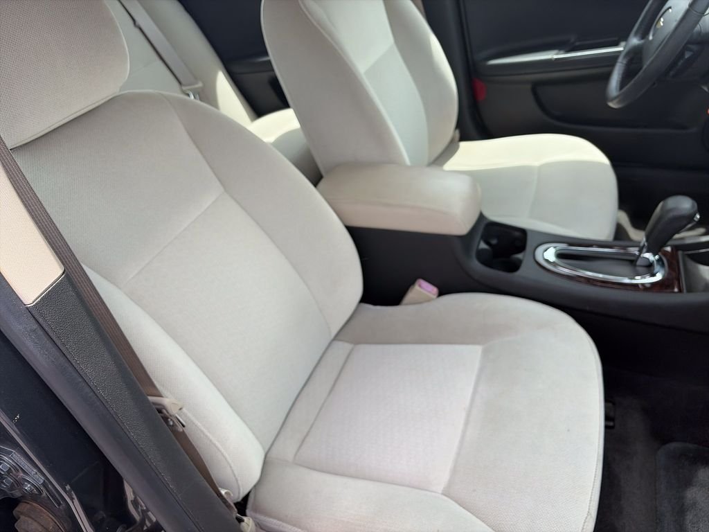Used 2013 Gray Chevrolet LT image 30
