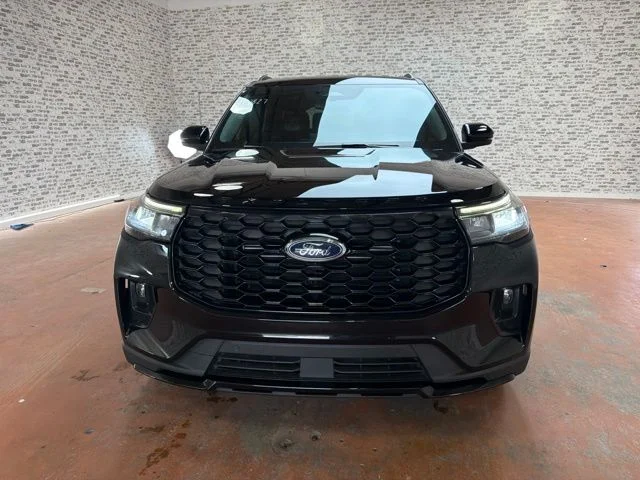 Used 2025 Agate Black Metallic Ford ST-Line image 2