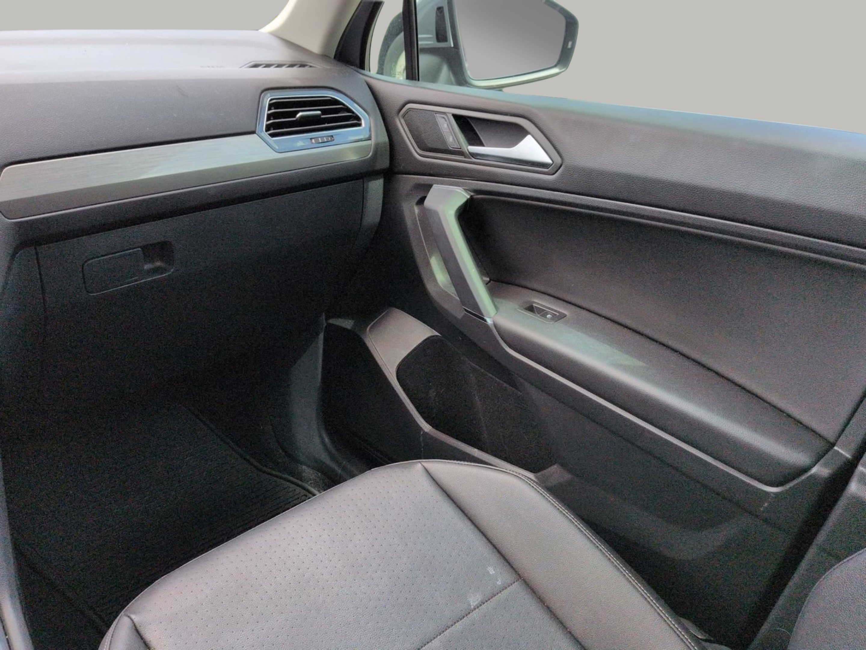 Used 2020 Silver Metallic Volkswagen 2.0T SE image 13