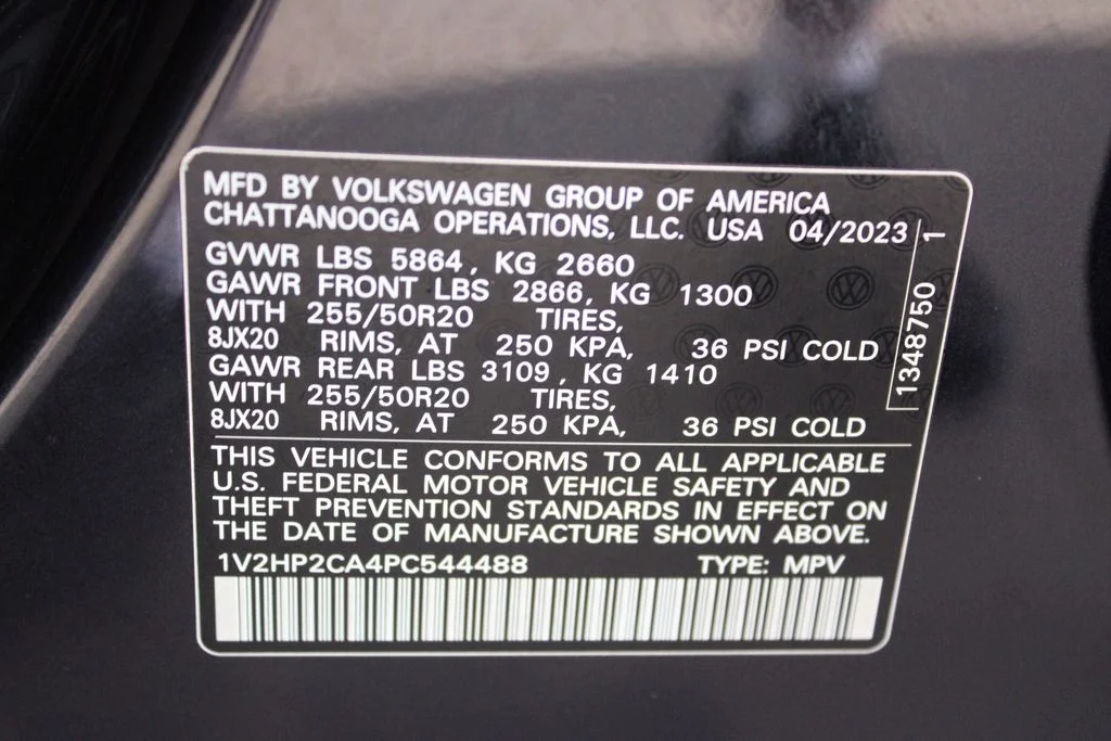 Used 2023  Volkswagen 2.0T SE w/Technology image 32