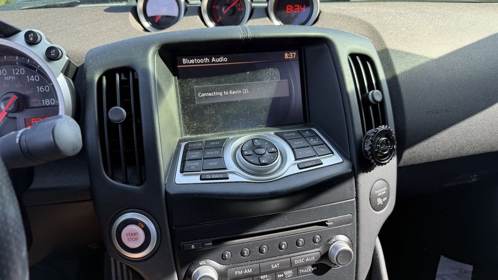 Used 2010 Silver Nissan Touring image 4