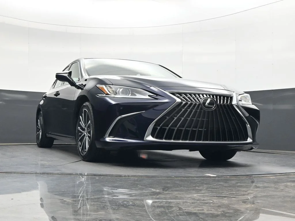 Used 2023  Lexus 350 image 41