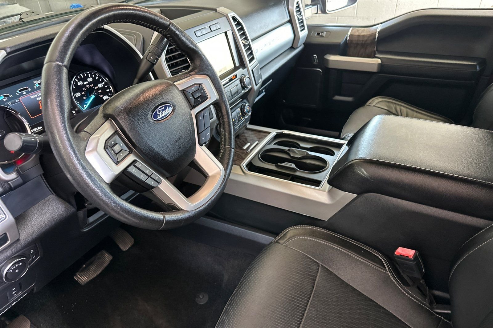 Used 2018 Red Ford Lariat image 9