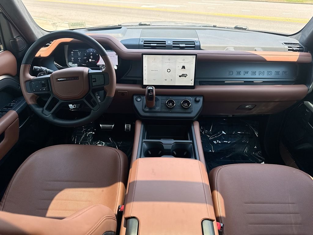 Used 2025  Land Rover OCTA image 24