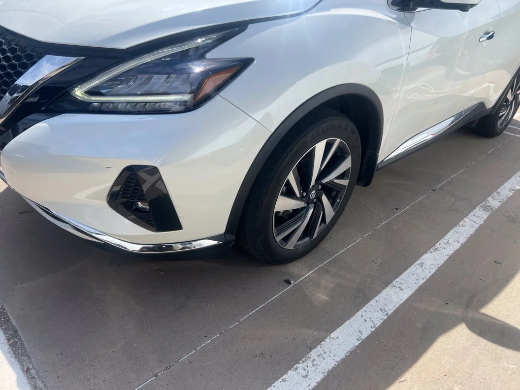 Used 2022 White Nissan SL image 1