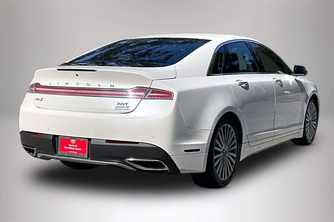 Used 2017 White Lincoln Reserve image 5