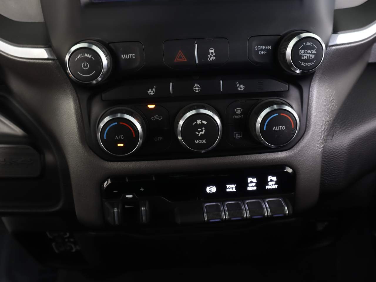 Used 2020 Billet Silver Metallic Clear Coat Ram Big Horn Crew Cab image 12