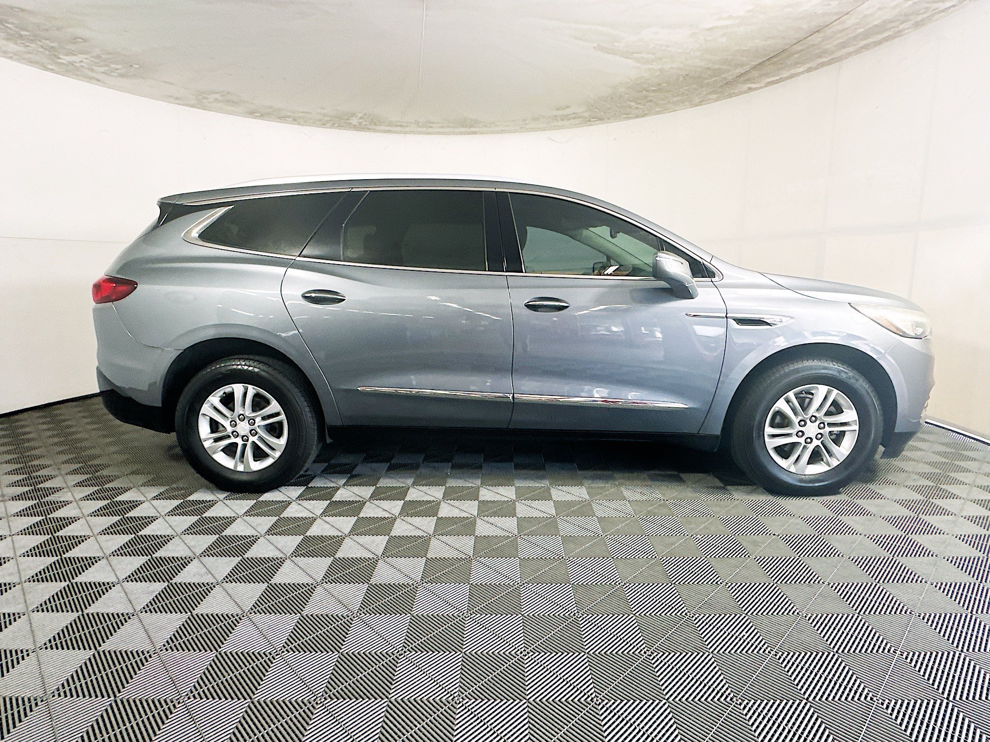 Used 2018 Buick Enclave Essence with VIN 5GAERBKWXJJ142619 for sale in Coconut Creek, FL