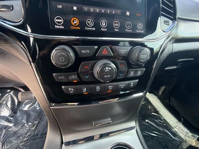 Used 2020 Red Jeep Altitude image 26