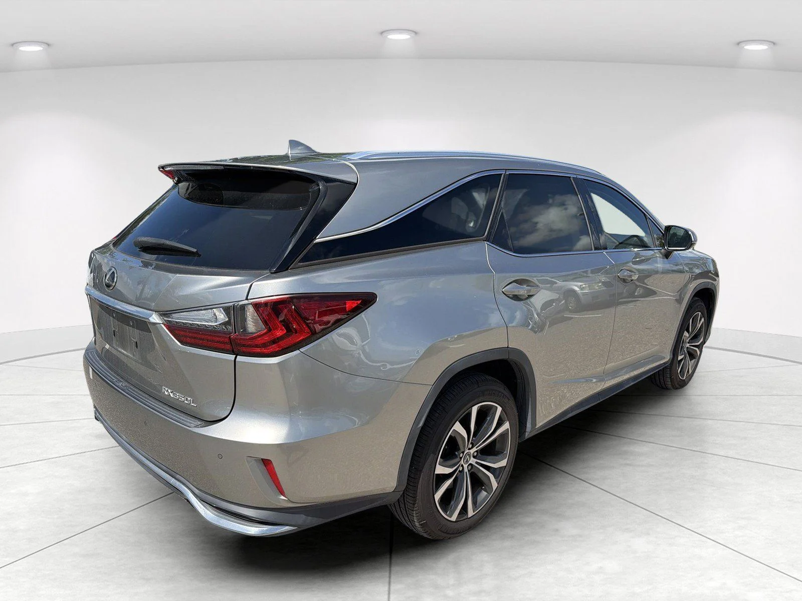 Used 2018 Silver Lexus 350L image 4