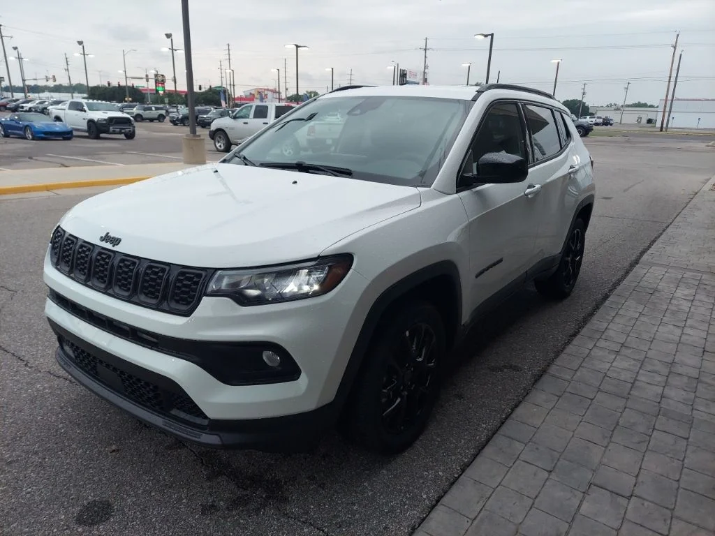 New 2026 Bright White Clearcoat Jeep Latitude image 3