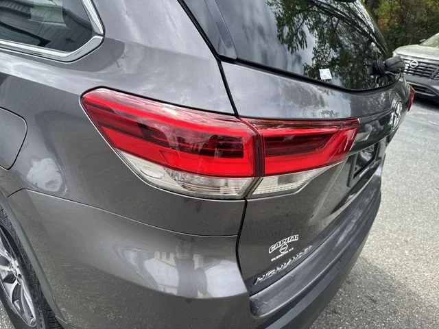 Used 2019 Gray Toyota XLE image 34