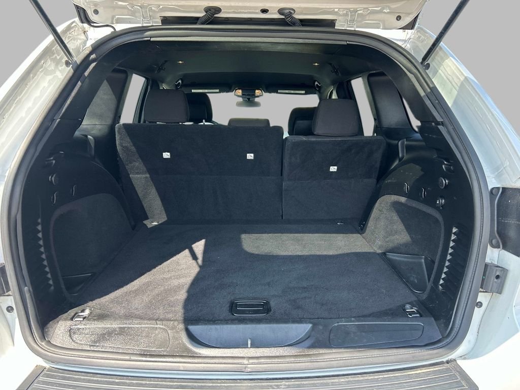 Used 2020 White Jeep Laredo E image 11