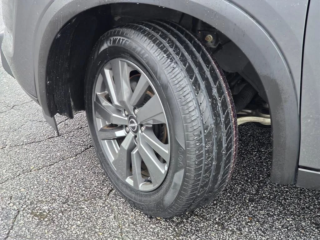 Used 2024 Gray Nissan SV image 27