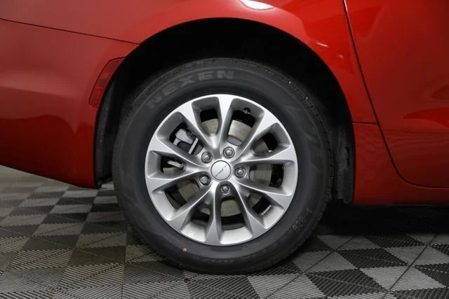 New 2027 Red Hot Pearl-Coat Exterior Paint Chrysler Select image 28