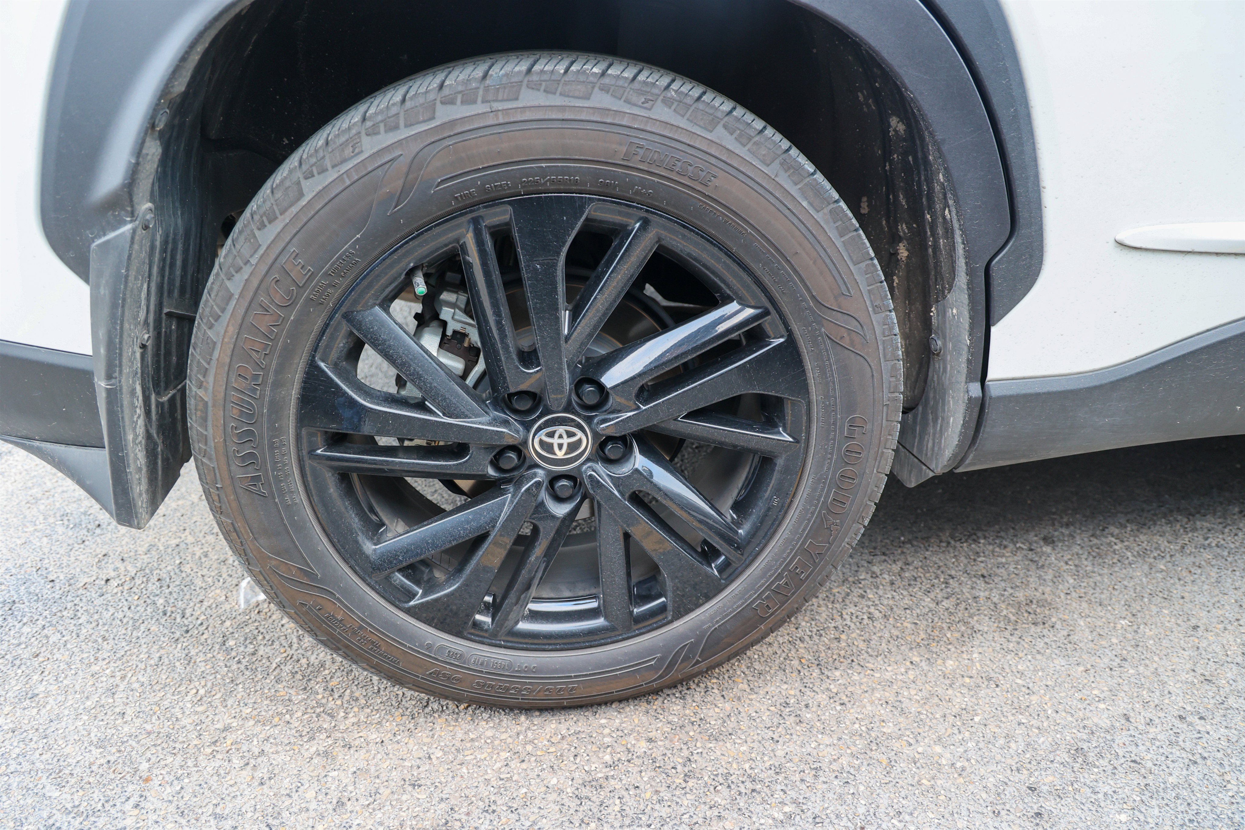 Used 2025 WIND CHILL PEARL/ Toyota Hybrid Nightshade Edition image 12