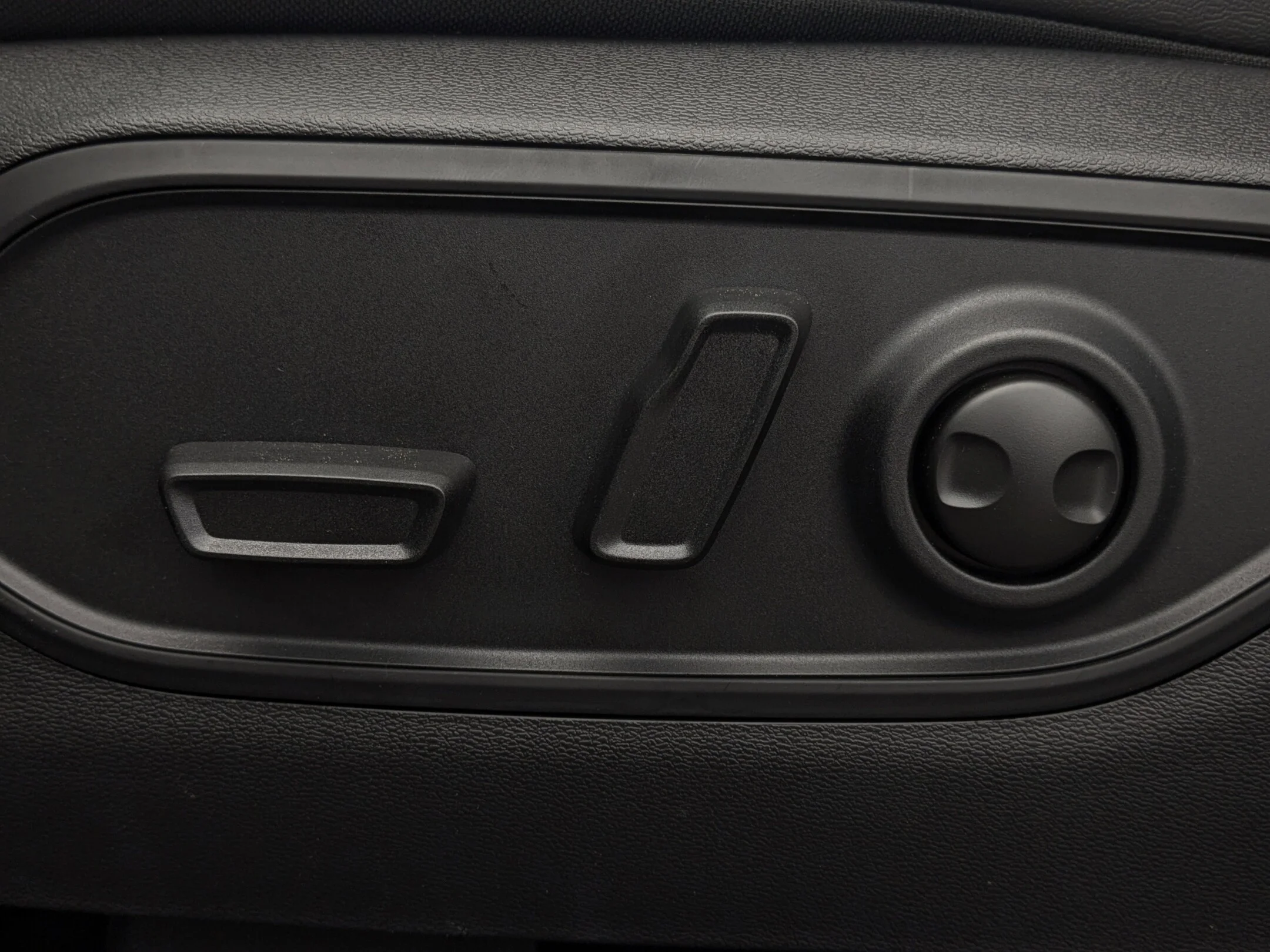 New 2026 Grey Jeep Limited - - Hybrid - Dual-Pane Pano Sunroof - Capri Leatherette - Power Liftgate & More! image 14