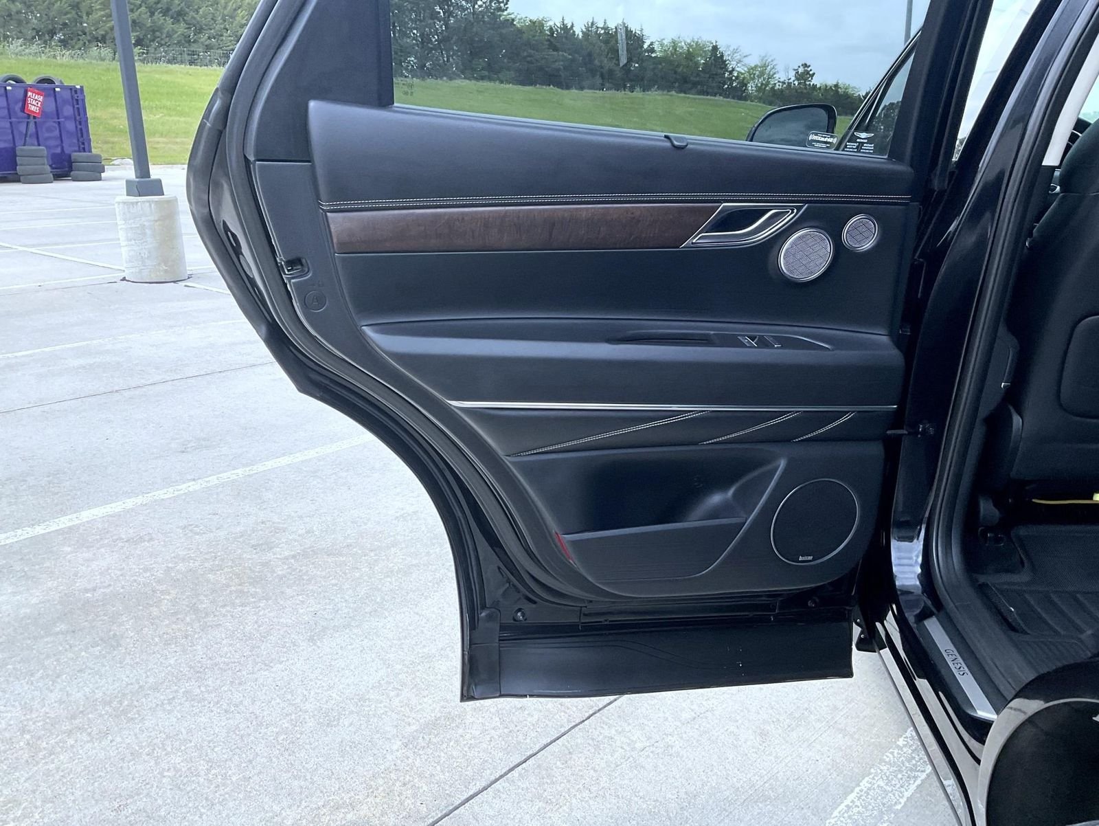 Used 2021 Black Genesis 2.5T image 18