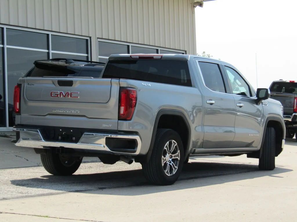 Used 2025 Sterling GMC SLT image 3