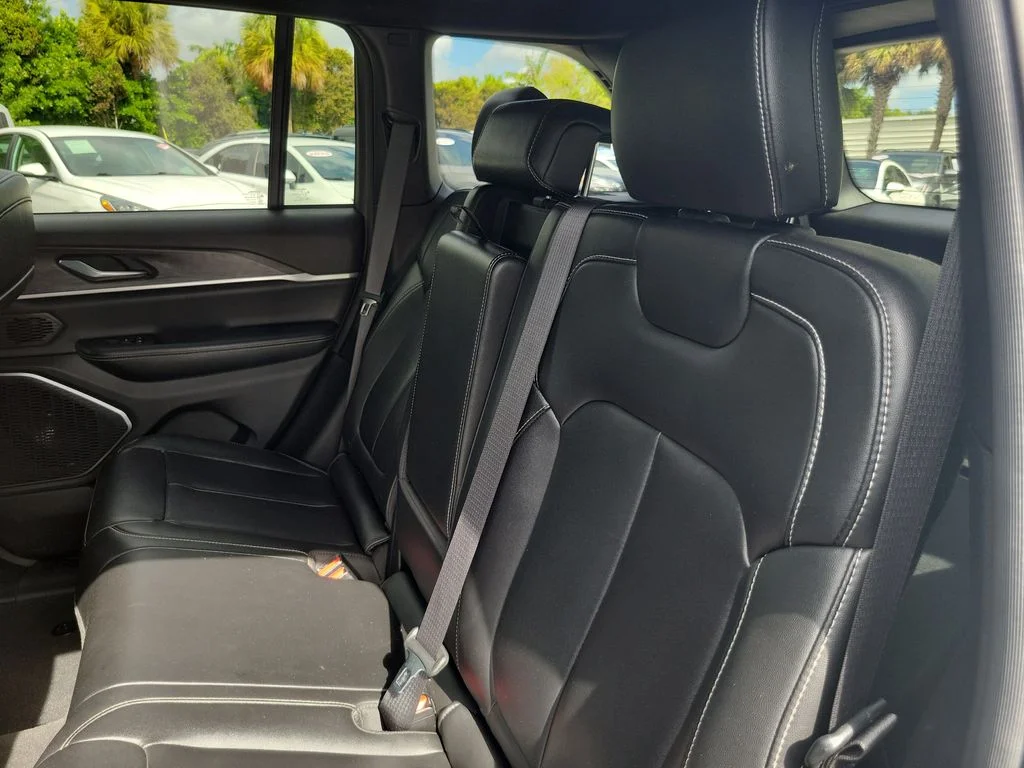 Used 2024 Silver Jeep 4xe image 16