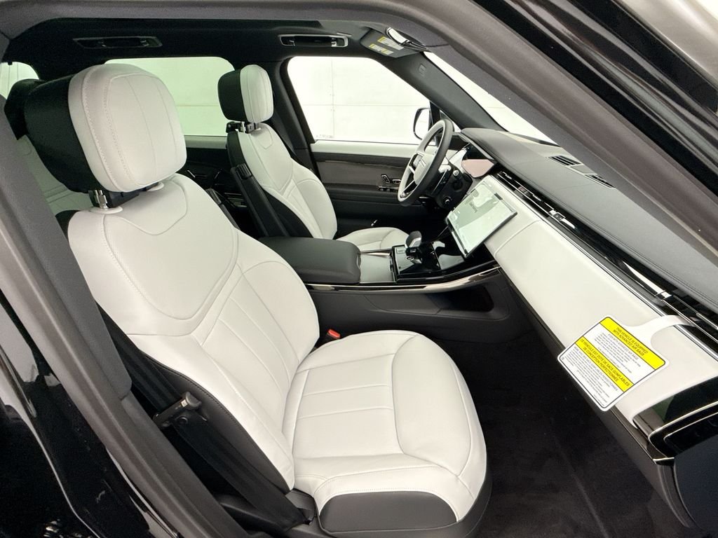 New 2026 Santorini Black Land Rover Dynamic SE image 19