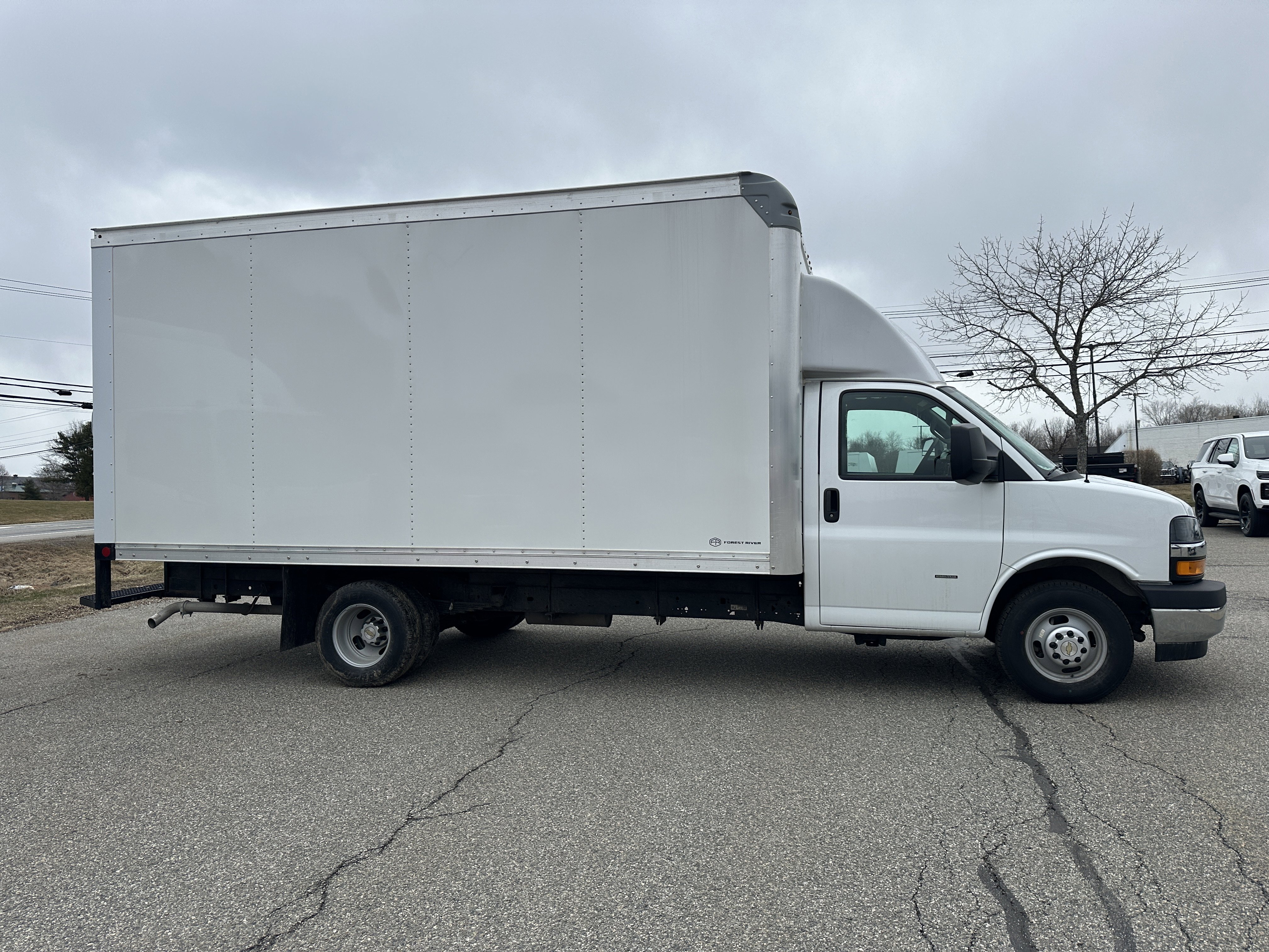 New 2026 Summit White Chevrolet 1WT image 7