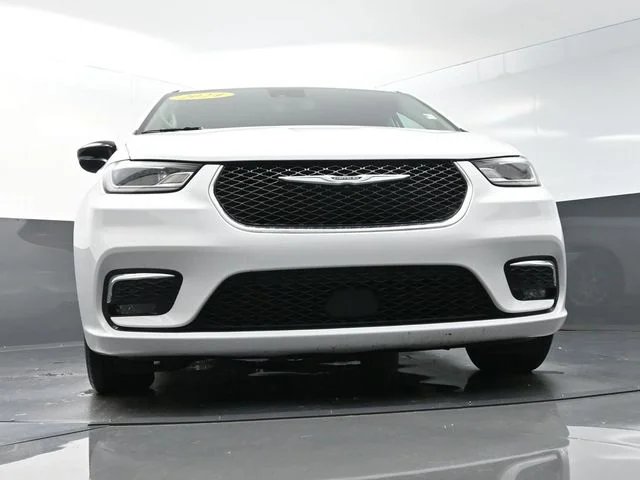 Used 2024 White Chrysler Touring L image 31