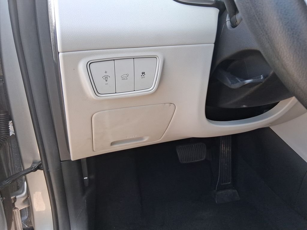 Used 2024 Silver Hyundai SEL image 27