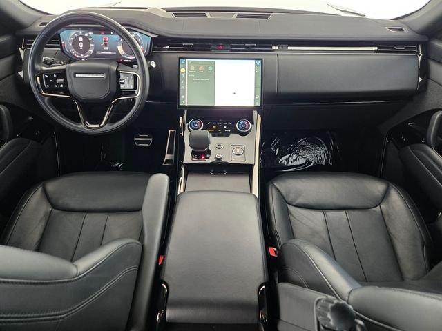 Used 2023 White Land Rover SE Dynamic image 4